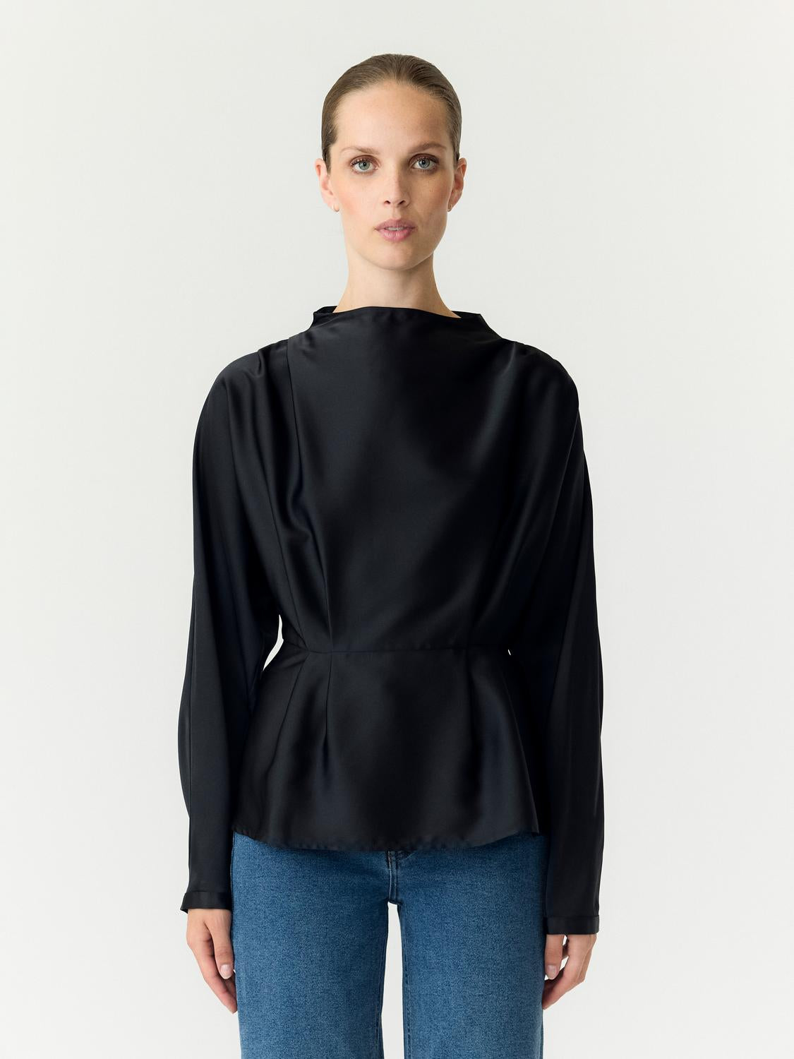 model_shot-front